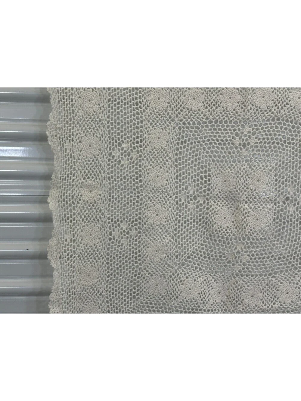 Vintage Crochet Tablecloth Topper Floral Pattern Cream White Scallop Edge 34x37